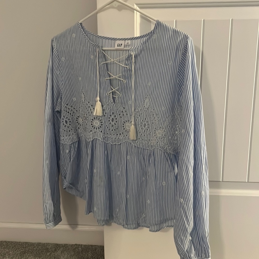 Gap blouse only worn twice!